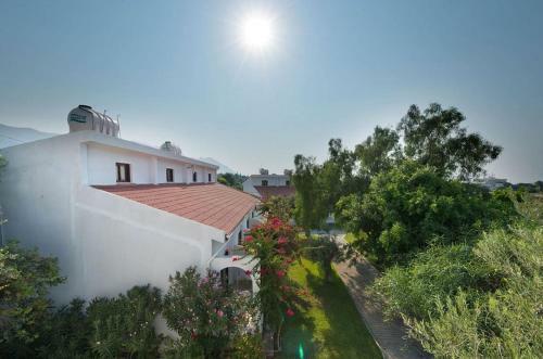 Hotel Bare Hills Guest Rooms