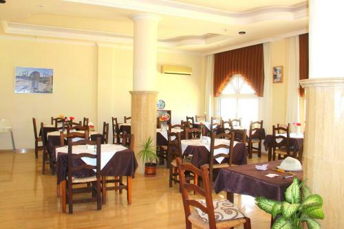 Hotel Bare Hills Guest Rooms