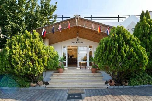 Hotel Bare Hills Guest Rooms