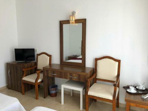 Hostal Rose Gardens Boutique & Pool & Restaurant