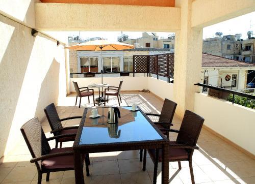 Penelopi Court Apartment 102