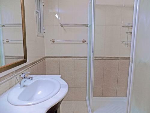 Apartamento 3b Seafront Retro Apt - Olympic Beach
