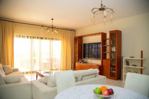 3 Bedroom Apartment Thera Complex