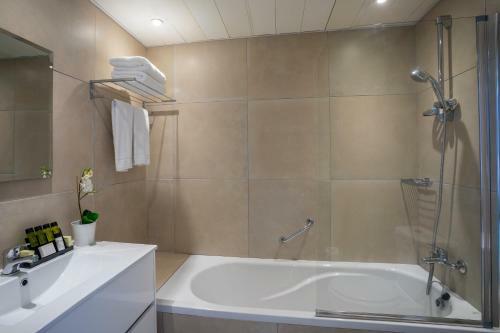 Hotel Leonardo Laura Beach & Splash Resort