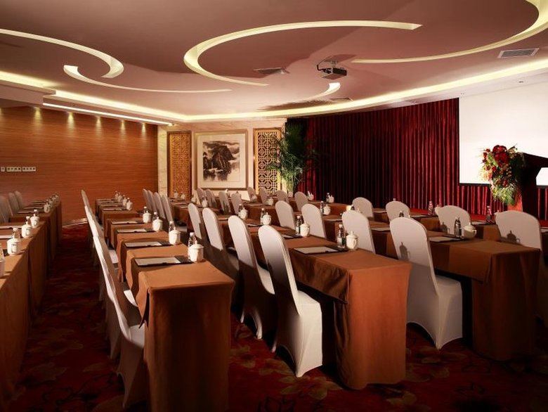 Winterless Hotel