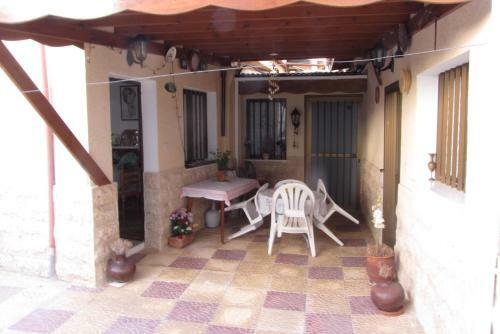 Hostal Pissouri Village House