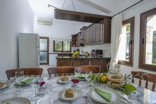 Villa Serena Peristeronas