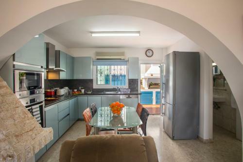 Villa Thalassa By The Beach