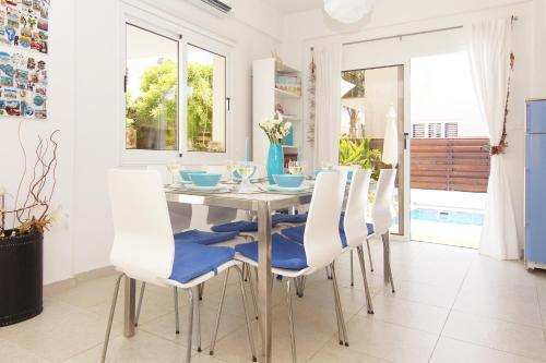 Villa Vibrance