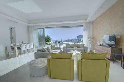 Villa Blue Waves Beachfront