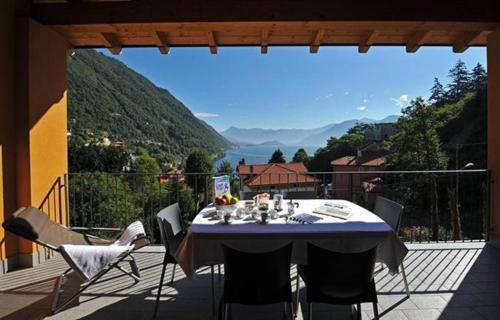 Argegno Apartment Sleeps 8 Pool T421308