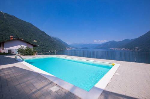 Argegno Apartment Sleeps 4 Pool Air Con