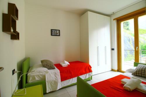 Argegno Apartment Sleeps 4 Pool Air Con