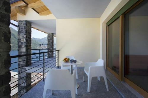 Argegno Apartment Sleeps 4 Pool Air Con