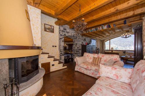 Argegno Villa Sleeps 8 Pool Air Con