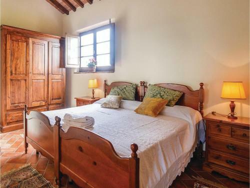 Two-bedroom Apartment In Asciano Si