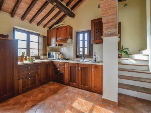 Two-bedroom Apartment In Asciano Si