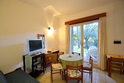 Baia Domizia Villa Sleeps 4 Pool Wifi