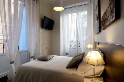 Hostal THC Latina Hostel