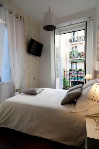 Hostal THC Latina Hostel