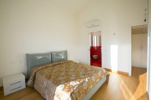 Griante Villa Sleeps 10 Pool
