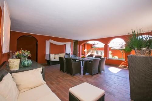 Griante Villa Sleeps 15 Pool Air Con