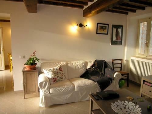 Camaiore Apartment Sleeps 6 Wifi