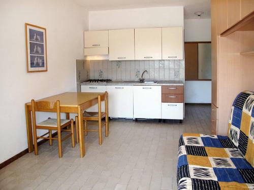 Apartamento Res. Elbamar Lacona I 110s