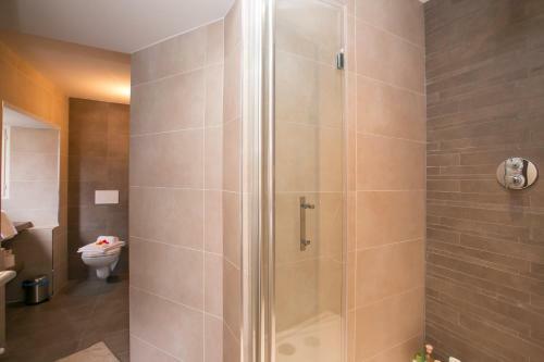 Carate Urio Apartment Sleeps 10