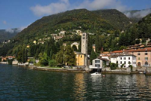 Carate Urio Apartment Sleeps 10