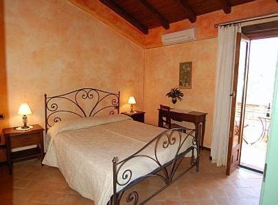 Casal Velino Villa Sleeps 3 Pool Air Con Wifi