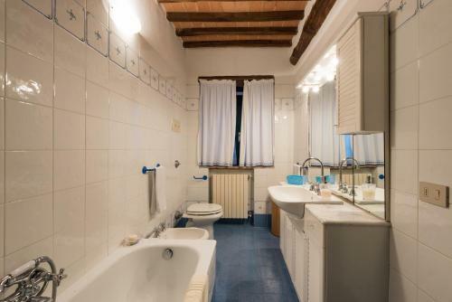 Casole D'elsa Villa Sleeps 24 Pool Wifi