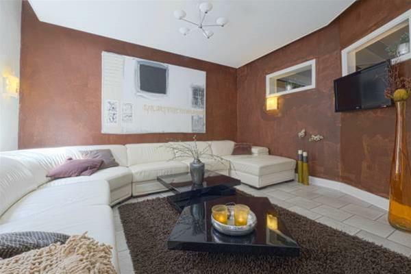 Ydes Hotel