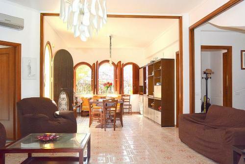 Casteldaccia Villa Sleeps 10 Pool Air Con Wifi