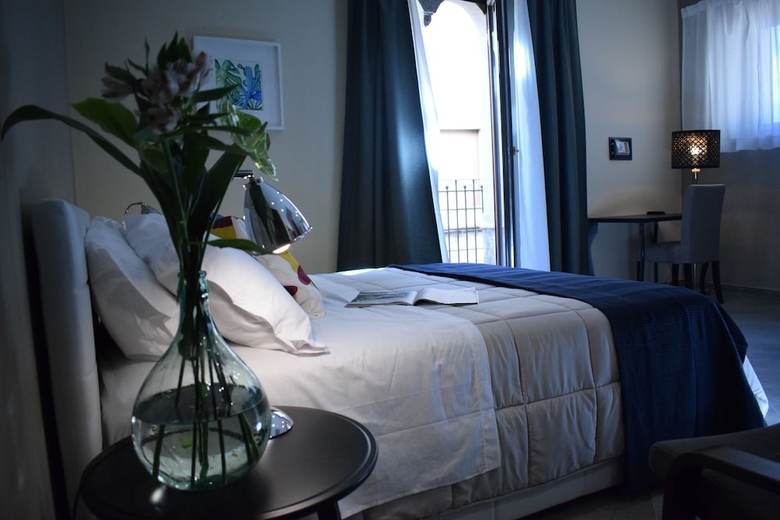 Hostal Cento Tari' Guest House