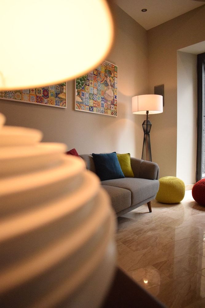 Hostal Cento Tari' Guest House