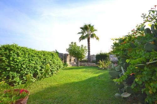 Castro Marina Villa Sleeps 14 Pool