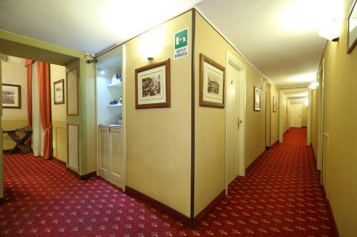Hostal Catania Centro Rooms