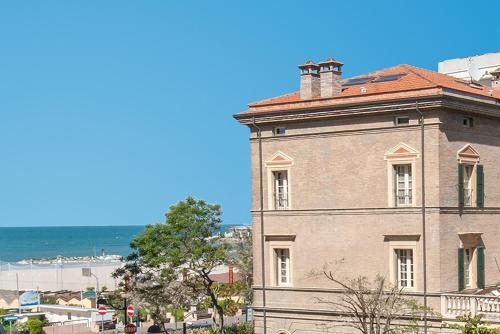 Cattolica Villa Sleeps 10 Air Con Wifi