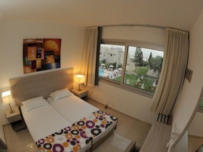 Aparthotel Frixos Suites