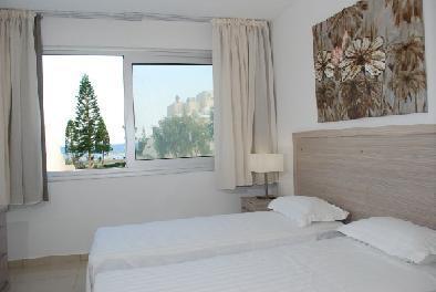 Aparthotel Frixos Suites