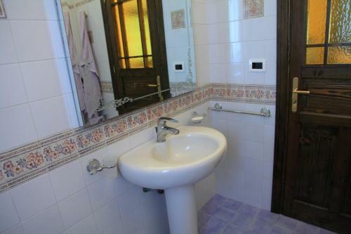 Vacation Service - Emiri Bay Villas