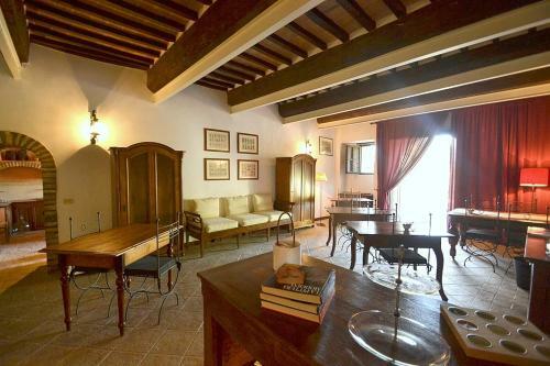 Chiusi Villa Sleeps 5 Pool Wifi