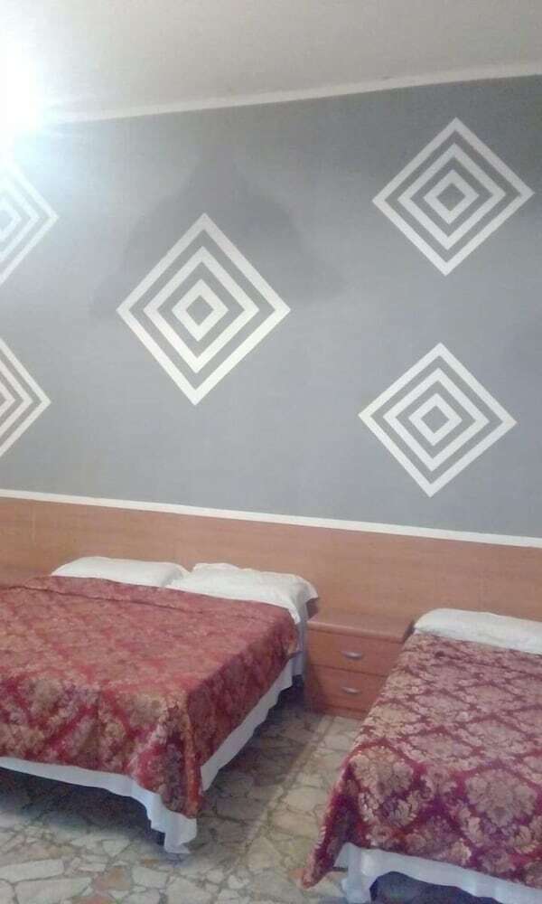Hostal Hallo Porto Cv