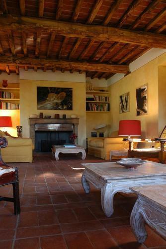 Piano Di Conca Villa Sleeps 10 Pool Air Con T763289
