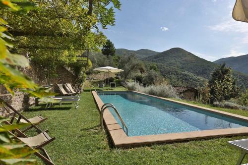 Vorno Villa Sleeps 11 Wifi