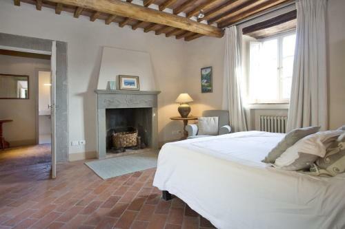 Vorno Villa Sleeps 11 Wifi