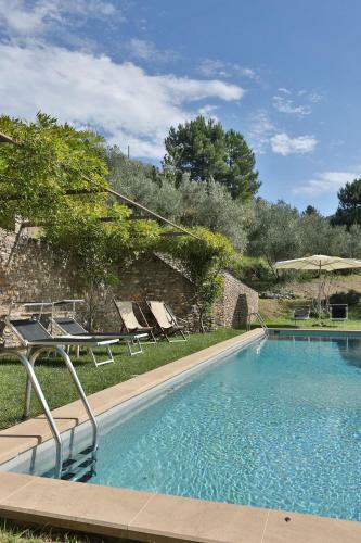 Vorno Villa Sleeps 11 Wifi