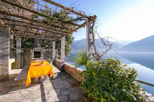 Albogasio-oria Villa Sleeps 8 Air Con