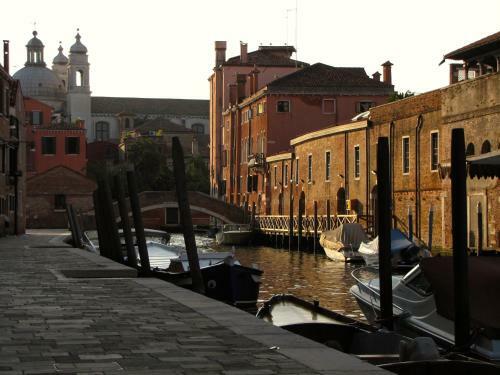 Bed & Breakfast Ca' San Trovaso - 6 Rooms